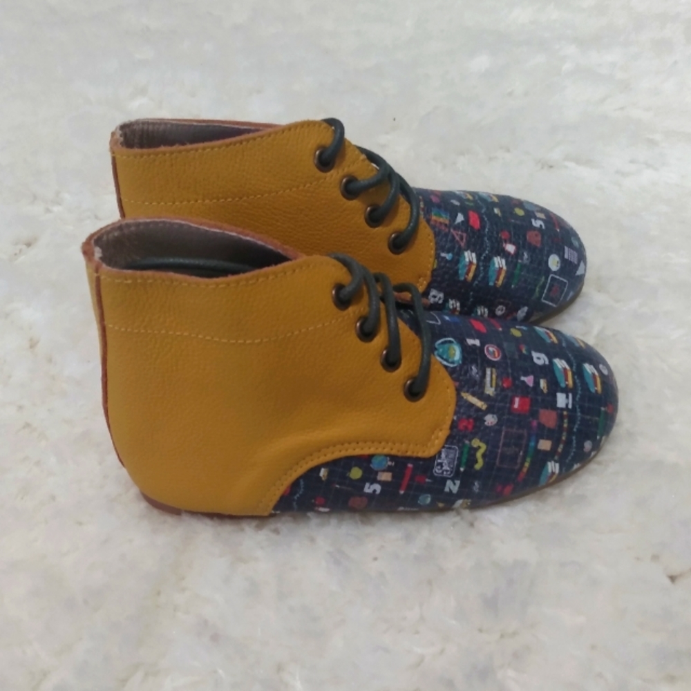 NWT toddler girls 10/11 school design shoes - Picture 1 of 6